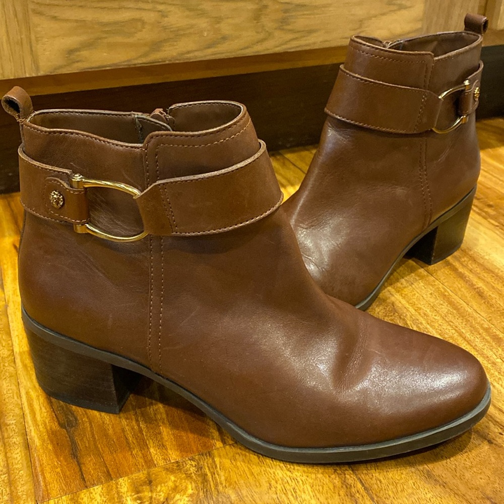 LIKE NEW Barely Worn ANNE KLEIN Ankle Boots